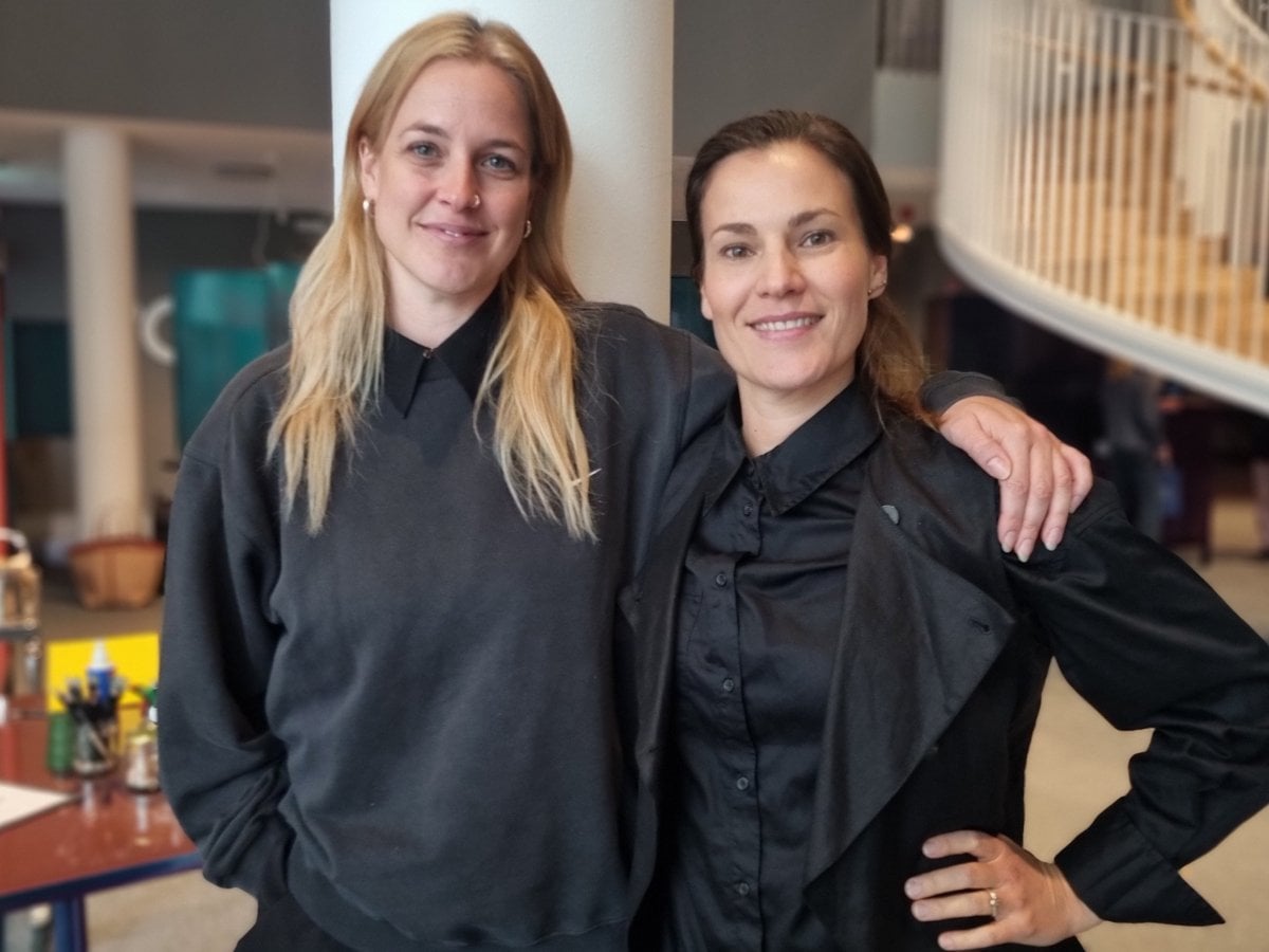 Bild på workshopledarna Emma Blomquist (vänster) och Sara Araya (höger).