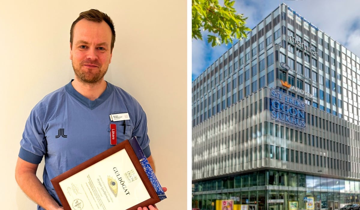 En man håller i en utmärkelse bredvid fasaden på S:t Eriks Ögonsjukhus.
