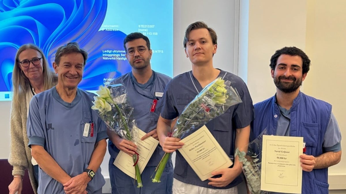 En grupp läkare som står bredvid varandra.